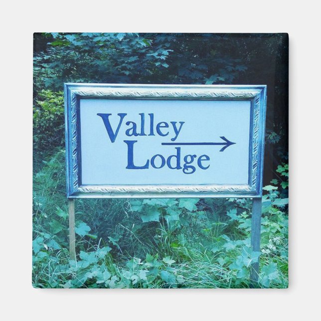 Valley Lodge Magnet (Framsidan)