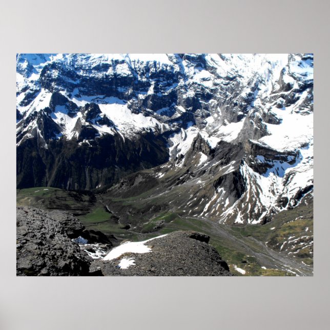 Valley nära Schilthorn-berget Poster (Framsidan)