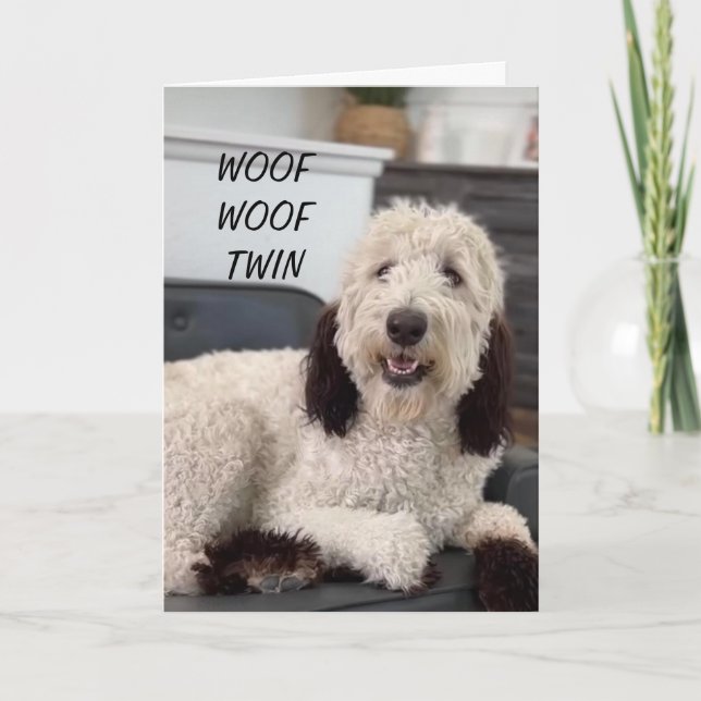 VALP HJÄLPER **GRATTIS PÅ FÖDELSEDAGEN TWIN**-KORT KORT (Framsida)