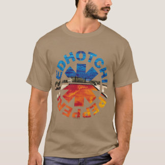 valp som leker med bollar på golvet röd het chil t shirt