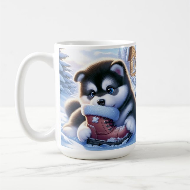 Valp som leker med en snötäckt vinterstövel kaffemugg (Vänster)