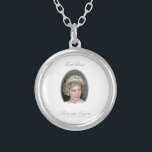 Välsigna dig Princess Diana - Minnesnamn Silverpläterat Halsband<br><div class="desc">HRH Diana,  prinsessan od Wales - Remfamance. Välsigna dig Princess Diana 1 juli 1961 - 31an augusti 1997. Professionell Foto importerat från originalkameran för att garantera bästa bildkvalitet på presentprodukterna. Copyright © Picturestation 1985/2010 all höger reserverad. Registrerad hos den brittiska upphovsrättstjänsten. Registreringsnummer: 284701632.</div>