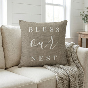 Välsigna Vårt Rede Rustik Beige Farmhouse Kudde