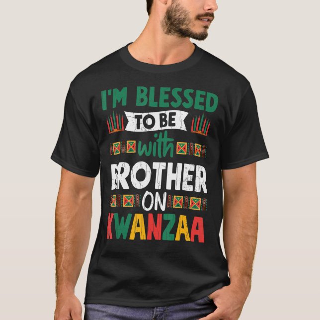Välsignad med broder på Kwanzaa Roligt African Ame T Shirt (Framsida)