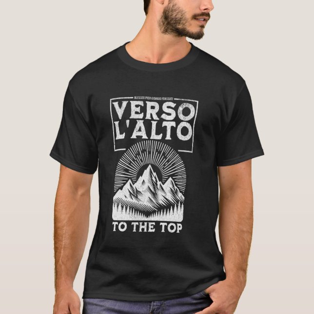 Välsignad Pier Giorgio Frassati Verso L'alto Mount T Shirt (Framsida)