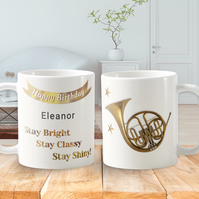 Valthornsmusik älskarens födelsedag kaffemugg (A coffee mug with French horn picture, Happy Birthday greeting, custom name and inspiring words)