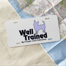 Välutbildad av en Chihuahua-licensskylt