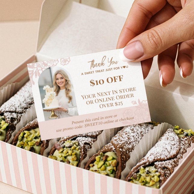 Valv Fotografi Blommig Cupcake Tack För Beställnin Rabattkort (Arch Photo Floral Cupcake Thank You Promo Bakery Discount Card)