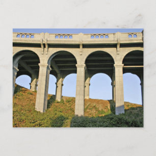 Valvbågar stöder Patterson Memorial Bridge Vykort