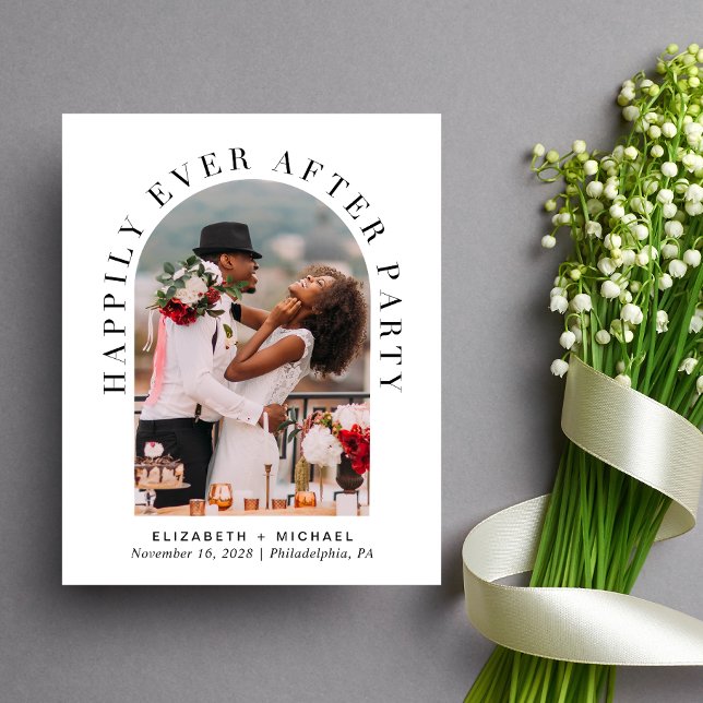 Valvbåge Foto QR-kod Bröllopsmottagning Inbjudan (Celebrate your love story with an invitation showcasing your favorite photo in an elegant arch frame)