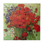 Van Gogh belägger med tegel röda vallmor och daisy Kakelplatta<br><div class="desc">Van Gogh belägger med tegel röda vallmor och podier. Oljemålning på kanfas från 1890. En färgrik blommamålning av Van Gogh, stunden som inte så är berömd som hans berömda vas av solrosor, detta arbete, föreställer ännu en charmigt tillträde i konstnärens omfattande katalog av blommigtstillbildlifes. En underbar gåva för fläktar av...</div>
