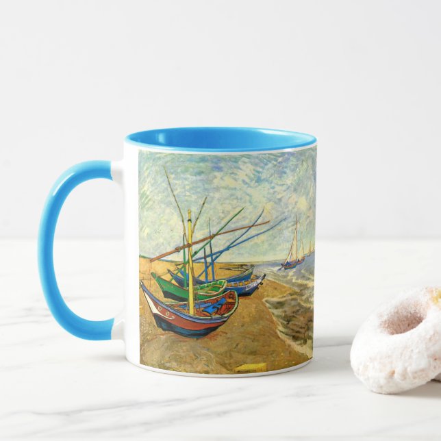Van Gogh:s fiskebåtar på stranden vid Saintes Mari Mugg (Med munk)