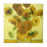 Van Gogh solrosor belägger med tegel Kakelplatta<br><div class="desc">Van Gogh solrosor belägger med tegel. Oljemålning på kanfas från 1888. Vasen med femton solrosor är ett av Vincents Van Gogh mest älskad stillebenarbeten. Den briljant användan av gulter frammanar tyst avsluta av sommaren. En underbar gåva för fläktar av solrosor,  Van Gogh,  impressionism och stillebenkonst.</div>