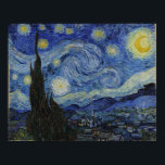 Van Gogh Stjärniga natten Virvlande himmel Blå Kon Poster<br><div class="desc">Stjärnenatten (1889) är utan tvekan det mest igenkännliga mästerverket av Vincent van Gogh, målat under hans tid i Saint-Rémy. Detta ikoniska konstverk visar en magnifik, virvlande natthimmel fylld med lysande stjärnor och en glödande halvmåne, tornande över en tyst, sovande by. Det dramatiska, mörka cypress-trädet i förgrunden ger en kraftfull vertikal...</div>