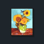 Van Gogh - tre solblommor i A Vas - fin konst Canvastryck<br><div class="desc">Olja på arbetsyta från 1888 som visar ljusa solblommor av gult i grönt vas mot en turkblå bakgrund. Till skillnad från liknande butiker har Art Älskare Cafe klassiska konstverk med hög upplösning som har återställts omsorgsfullt, balanserat och retuscherat i färg för att ta bort fläckar och artefakter som är vanliga...</div>