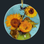 Van Gogh - tre solblommor i A Vas - fin konst Julgransprydnad Keramik<br><div class="desc">Olja på arbetsyta från 1888 som visar ljusa solblommor av gult i grönt vas mot en turkblå bakgrund. Till skillnad från liknande butiker har Art Älskare Cafe klassiska konstverk med hög upplösning som har återställts omsorgsfullt, balanserat och retuscherat i färg för att ta bort fläckar och artefakter som är vanliga...</div>