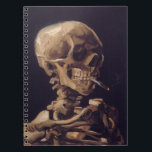 Van Goghs Skeleton med brinnande cigarett Anteckningsbok<br><div class="desc">Van Gogh's "Skull på Skeleton med brinnande cigarett" c. 1885-86. Detta är en studie som gjordes i tidigt biet under Royalet Fine Arts högskola i Belgien.</div>