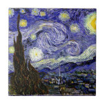Van Gogh's Starry Night, 1889 Kakelplatta<br><div class="desc">Som van Goghs magnum opus, hyllas målningen på ett mycket bra sätt, men den skildrar bilden utanför hans sanatorium-rumsfönster på natten, även om den målades från minnet under dagen. Bilden är i den offentliga domänen. Kontakta Mönster & Paintings & Graphics för speciella förfrågningar. © Copyright 2020 P.D., Mönster & Paintings...</div>