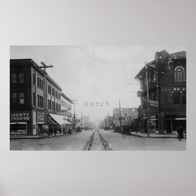 Vancouver, WA - Main Street View of Downtown Poster (Framsidan)