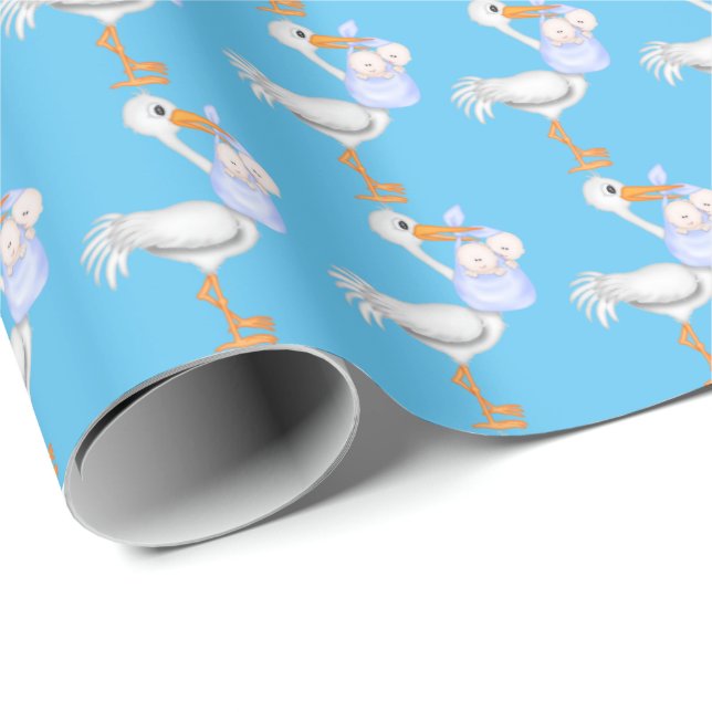 Vänd pojke med papper förvaringsomslagning presentpapper (Rullad Hörn)