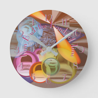 Vänd tillbaka händer av den Time någontingen annat Rund Klocka