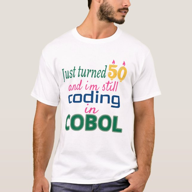 Vände precis 50 och fortfarande kodning i COBOL T Shirt (Framsida)