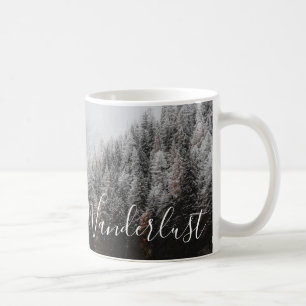 Vanderlusta, svarta och vita bergsskogar. kaffemugg