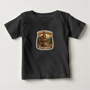 Vandra Mer Oroa Mindre Bigfoot Camping T Shirt