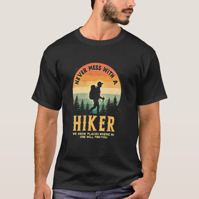 Vandrares siluett - Äventyrlig varningsdesign T Shirt (Framsida)