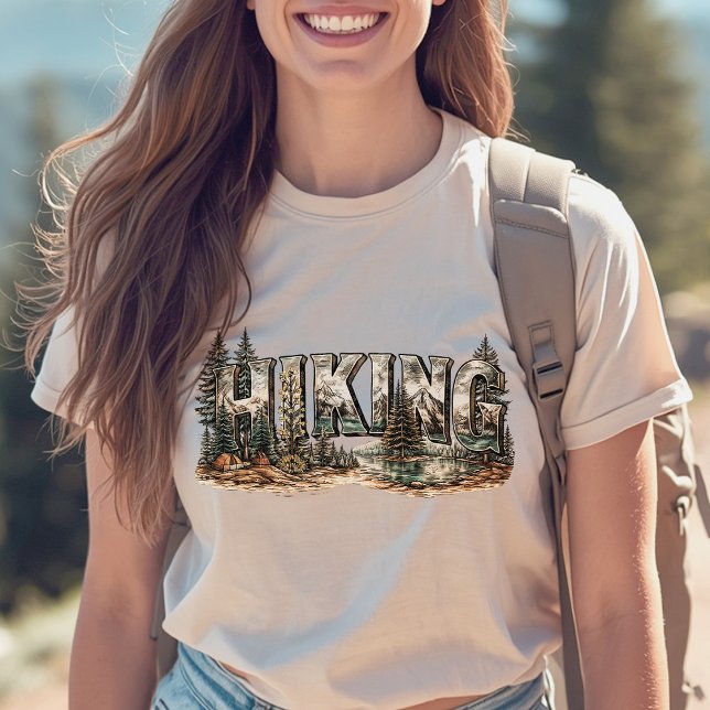 Vandrartypografi med berg Träd & Flod     T Shirt (Skapare uppladdad)