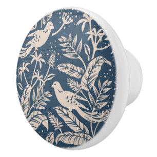 Vanilj Cream Birds in Nature over Muted Blue Knopp
