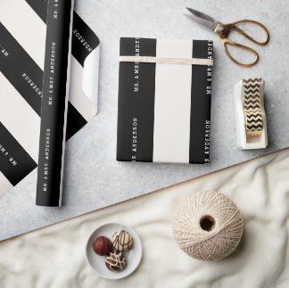 Vanilj & Svarta Preppy Ränder Anpassat Namn Bröllo Presentpapper