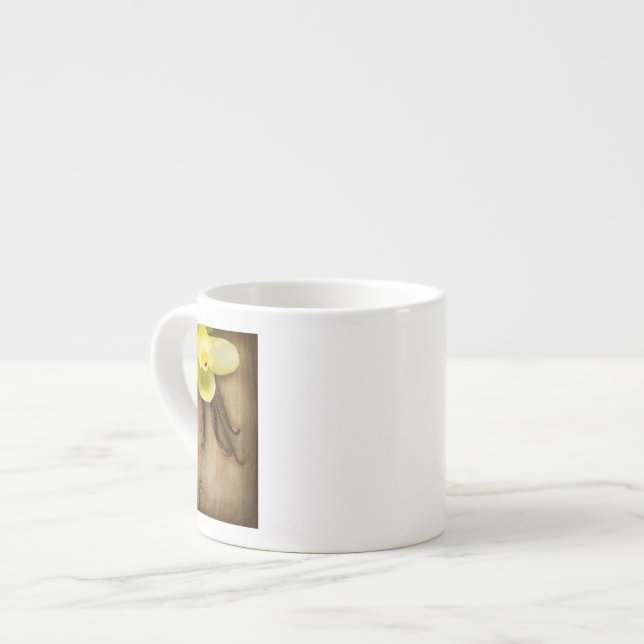 Vaniljpoder och blomma över träbakgrund espressomugg (Framsida vänster)