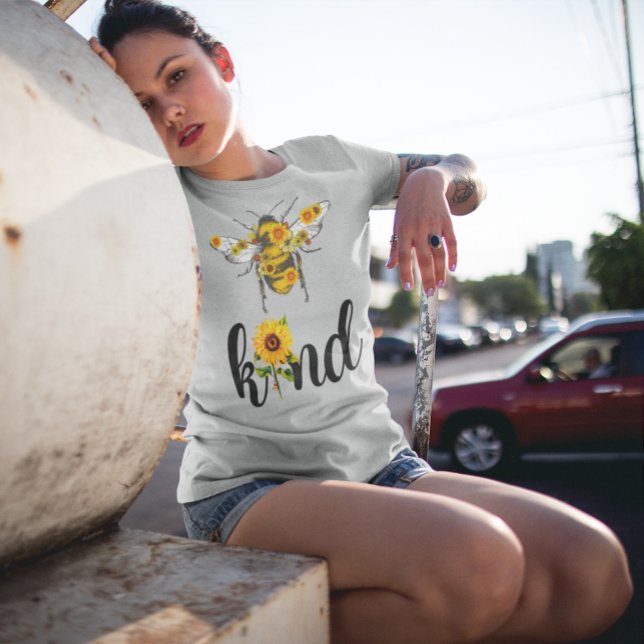 Vänlig Solros Inspirerande Bokstavsdesign T Shirt (Skapare uppladdad)