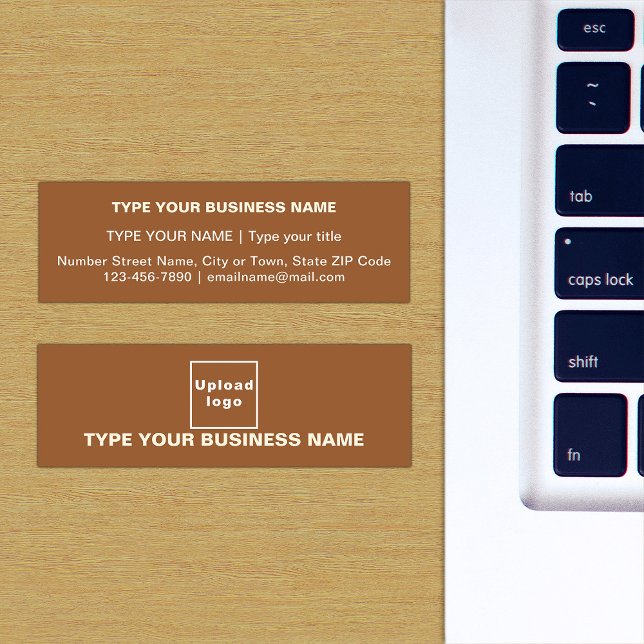 Vanliga texter design på framsidan av Brown Mini Visitkort (The front and back of the brown mini business card)