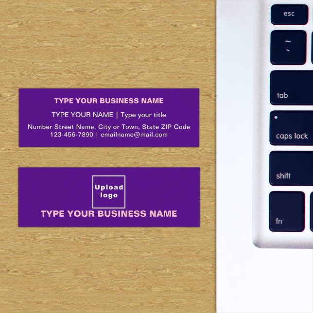 Vanliga texter, design på framsidan av Lilan Mini Visitkort (The front and back of the purple mini business card)