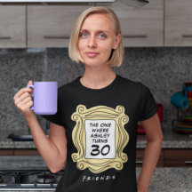 VÄNNER™ | Den med födelsedag T-Shirt