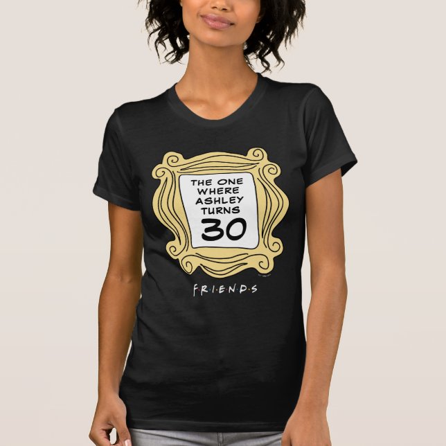 VÄNNER™ | Den med födelsedag T-Shirt (Framsida)
