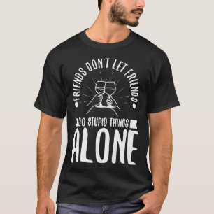 Vänner får inte låta vänner göra dum sak ensam t shirt