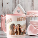 Vänner för evigt  rosa-bestis BFF-foto Mugg<br><div class="desc">En gåva till din eller dina bästa vänner för födelsedagstävling,  jul eller speciella evenemang. Ro,  guld,  stil: Besties (x3). Anpassa och använda ditt eget foto och namn. En gigantisk  rosa,  ro guld färgadens bakgrund.</div>