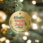 Vänner guld röd grönt typografi jul julgransprydnad keramik<br><div class="desc">En faux guld-bakgrund. Anpassa och lägg till namn och ett år. Citat: Skratt,  vänskap och helgdag. Grönt och röd text.</div>