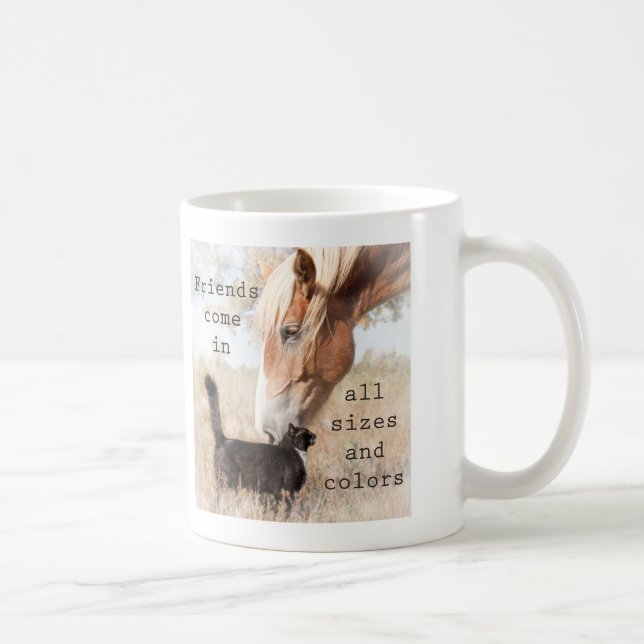 Vänner kommer storleksanpassar och färgar kaffemugg (Höger)