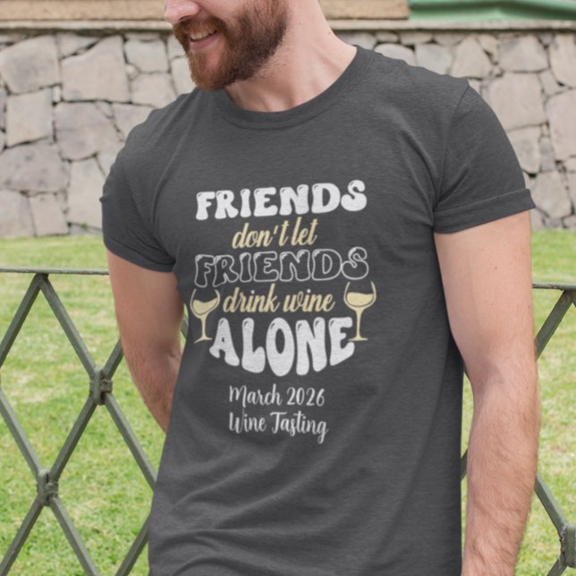 Vänner låter inte vänner dricka vin ensamma t shirt (Skapare uppladdad)