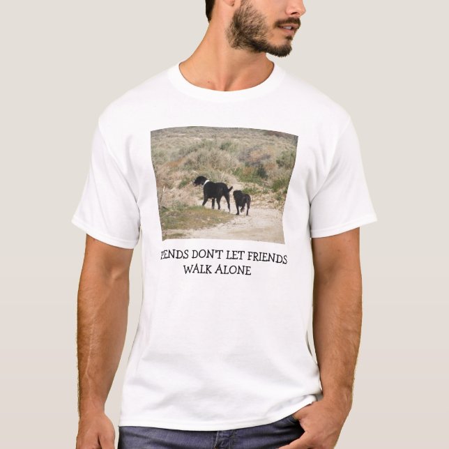 Vänner låter inte vänner gå den ensamma T-tröja Tee Shirt (Framsida)
