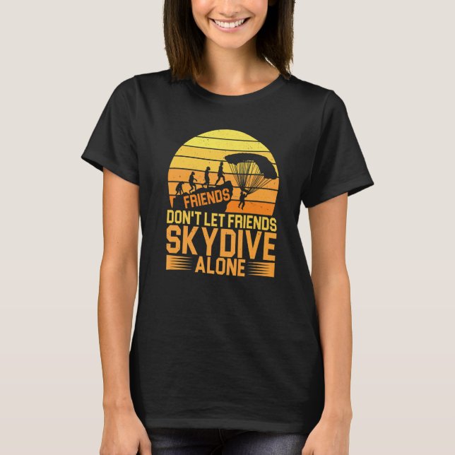 Vänner låter inte vänner hoppa fallskärm ensamma t shirt (Framsida)