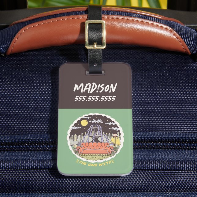 VÄNNER™ | TECKNAD FONTÄN BAGAGEBRICKA (Framsida Insitu 2)