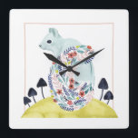 Vänner till Clementine| Folkkonsekorre Fyrkantig Klocka<br><div class="desc">Den här vattenfärgen innehåller en folklig ekorre bland svampar| Efter Grace Popp</div>