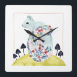 Vänner till Clementine| Folkkonsekorre Fyrkantig Klocka<br><div class="desc">Den här vattenfärgen innehåller en folklig ekorre bland svampar| Efter Grace Popp</div>