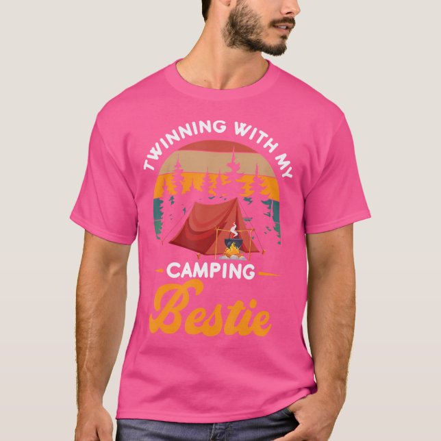 Vänortssamarbete med mina campingvänner utomhus t shirt (Framsida)