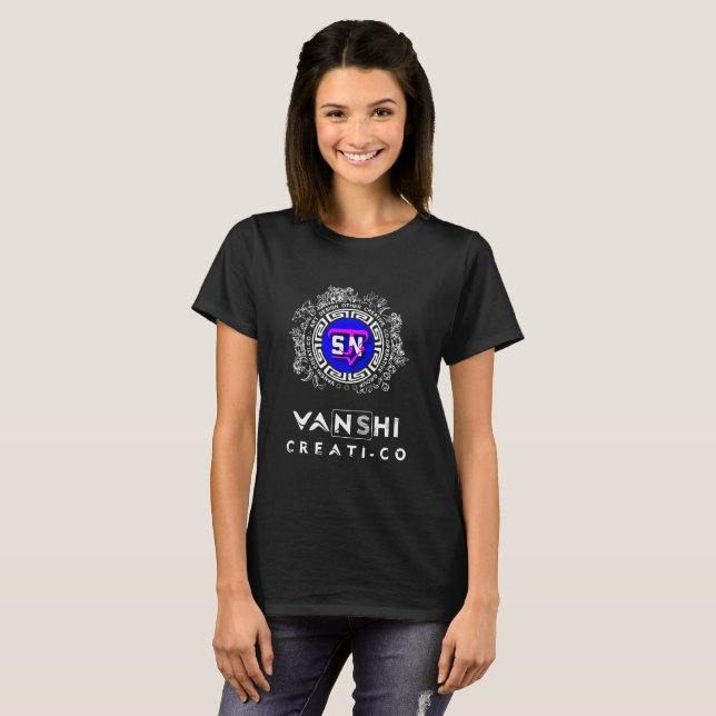 Vanshi CreatiCo Varumärke T Shirt (Hel framsida)